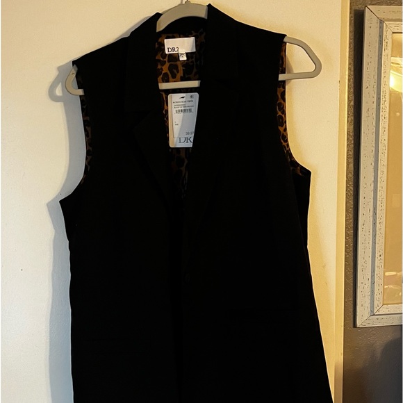 NWT DR2 longline black vest with leopard lining. Size L - Picture 3 of 6